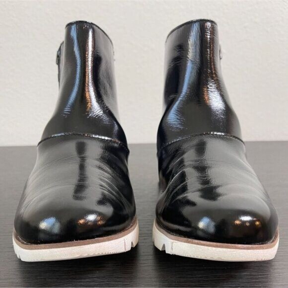 Sorel Harlow Women’s Ankle Boots 6 Black Patent Leather Side Zip Winter Shoes - Picture 2 of 9